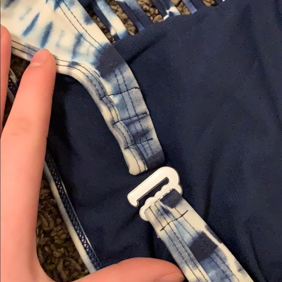 Bikini - Picture 3 of 3